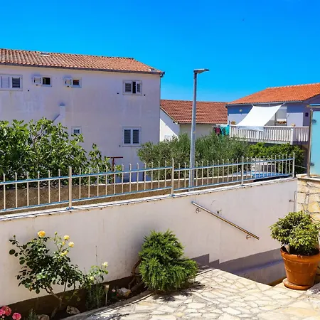 דירה With Swimming Pool - 25961